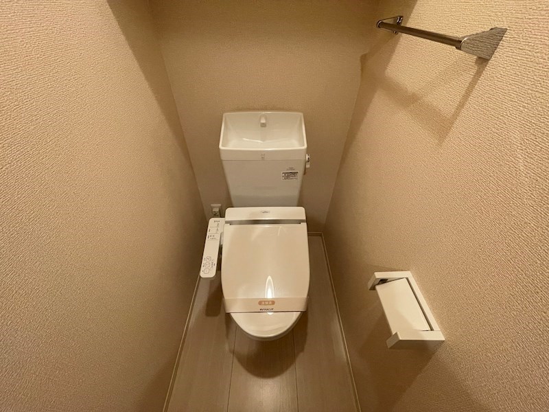 【メゾンドアドラブールのトイレ】