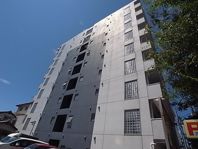 尼崎市開明町のマンションの建物外観