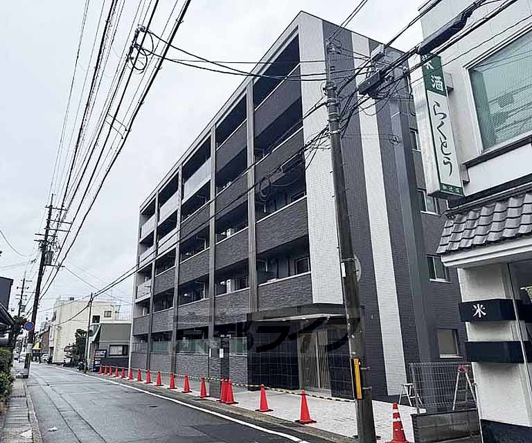 【京都市山科区椥辻西浦町のマンションの建物外観】