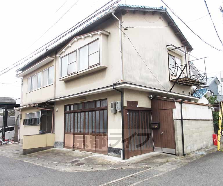 西野山百々町貸家の建物外観