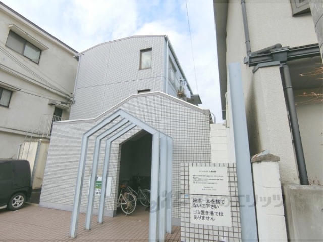 京都市上京区元真如堂町のマンションの建物外観