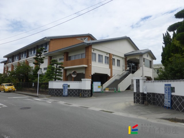 【八女市稲富のアパートの小学校】