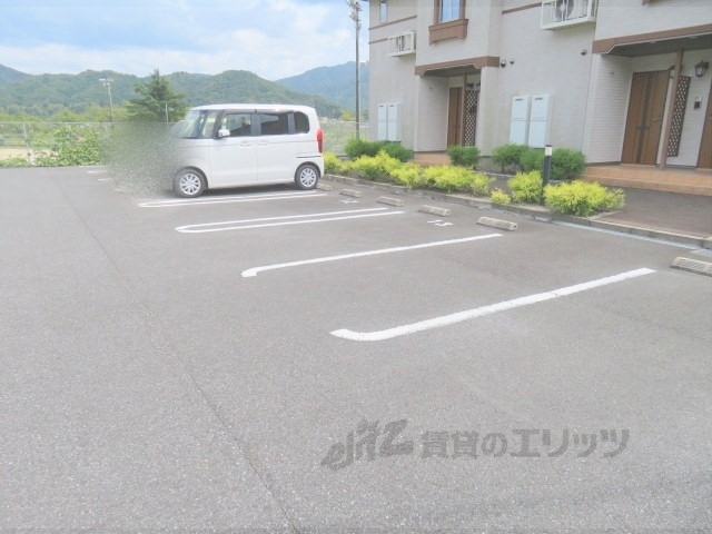 【ウィズ・ユーＡの駐車場】