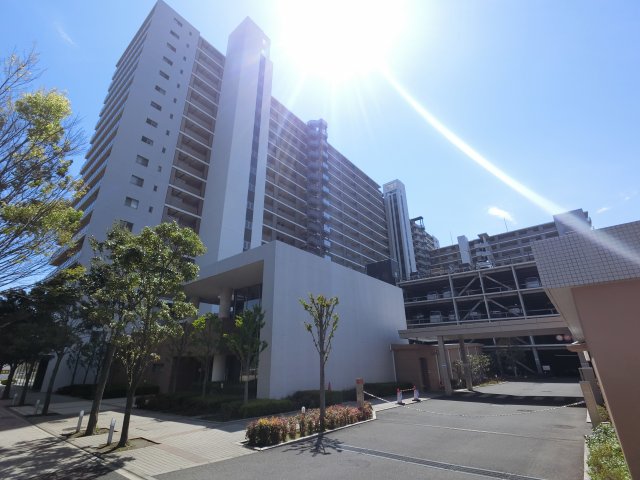 【印西市中央南のマンションの建物外観】