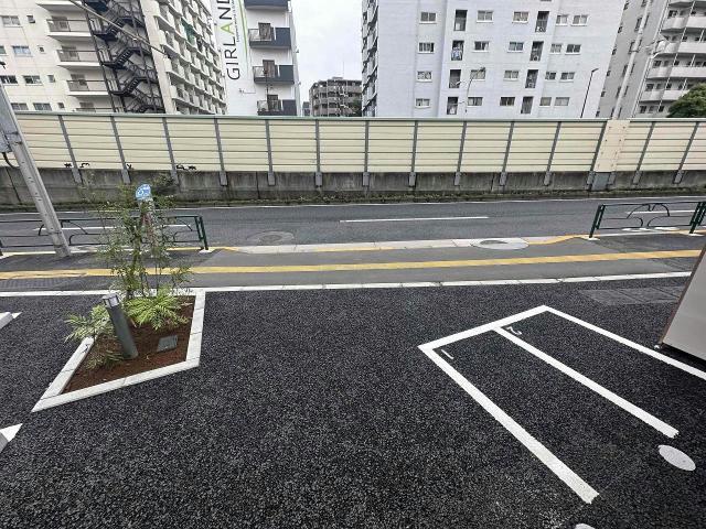 【セレスティア大谷田の駐車場】