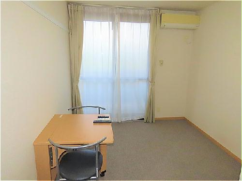 居室・リビング　家具家電が備え付けのお部屋です