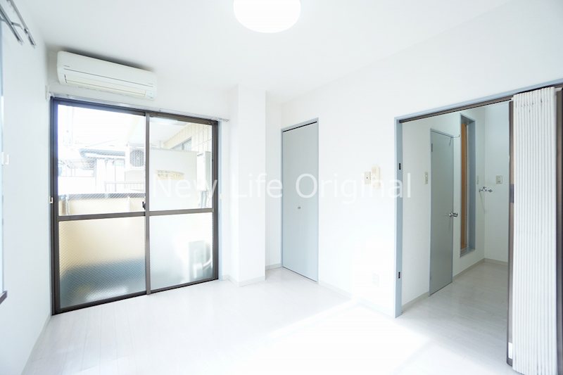 居室・リビング　インテリアが映える白を基調とした明るい室内☆