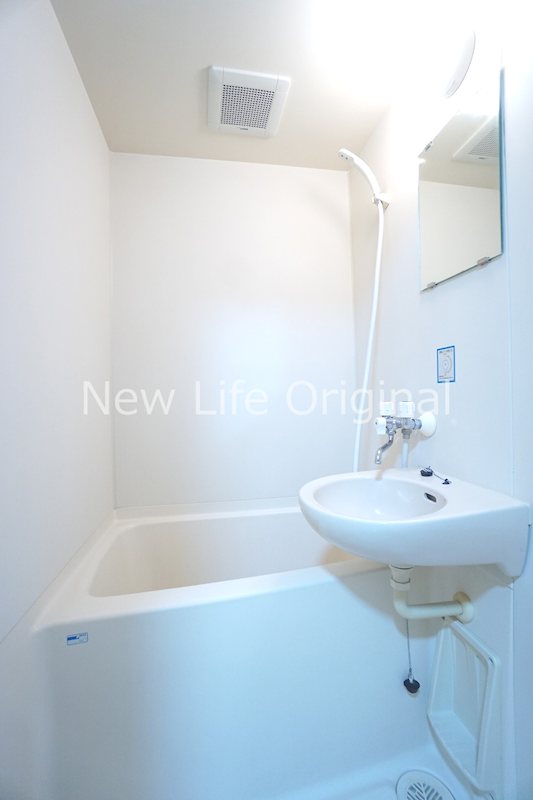 バス・シャワールーム　清潔感溢れる浴室のお写真です☆