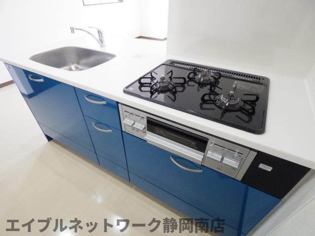 【静岡市駿河区泉町のマンションのキッチン】