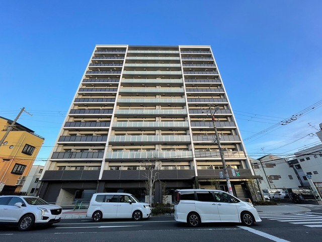 【大阪市東住吉区北田辺のマンションの建物外観】