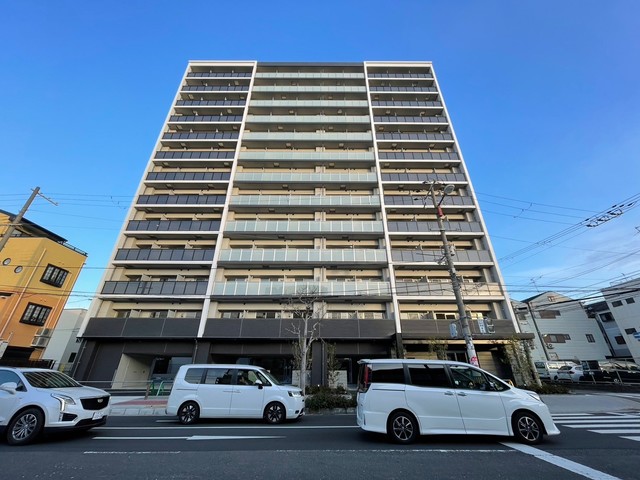 【大阪市東住吉区北田辺のマンションの建物外観】