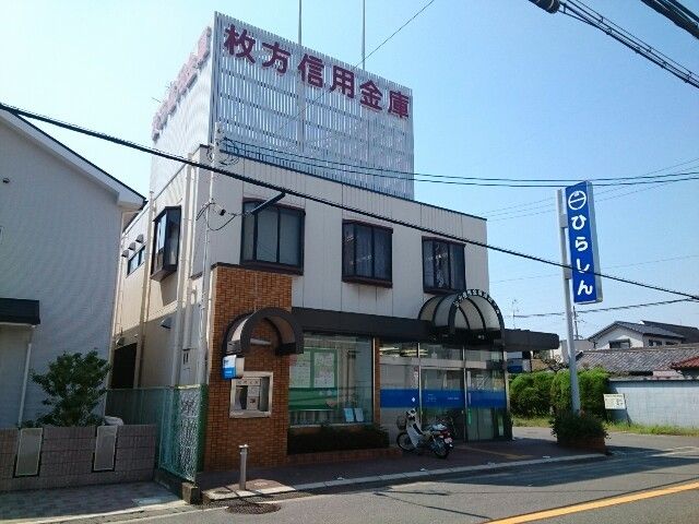 【枚方市津田駅前のアパートの銀行】