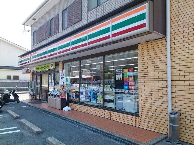 【枚方市津田駅前のアパートのコンビニ】