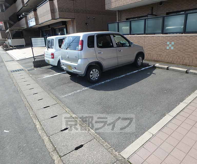 【桂川ショウエイマンションの駐車場】