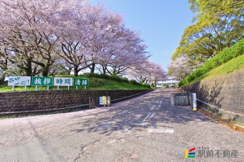 【鳥栖市村田町のアパートの中学校】