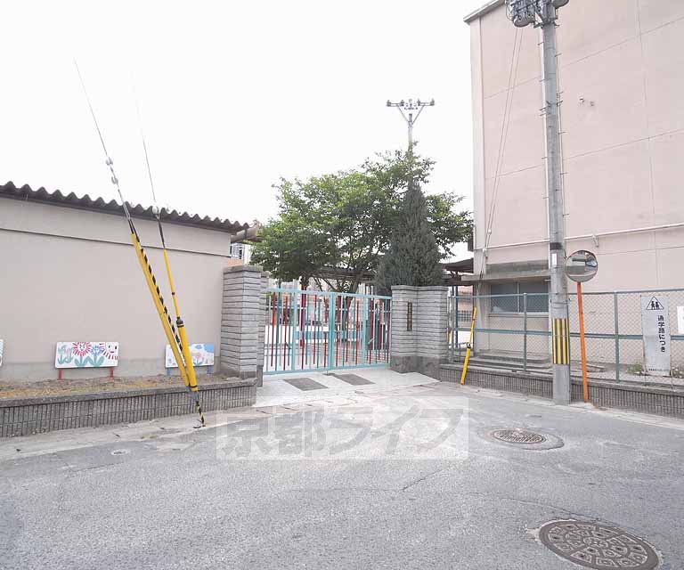 【京都市伏見区淀池上町のアパートの小学校】