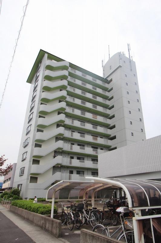 【高松市伏石町のマンションの建物外観】