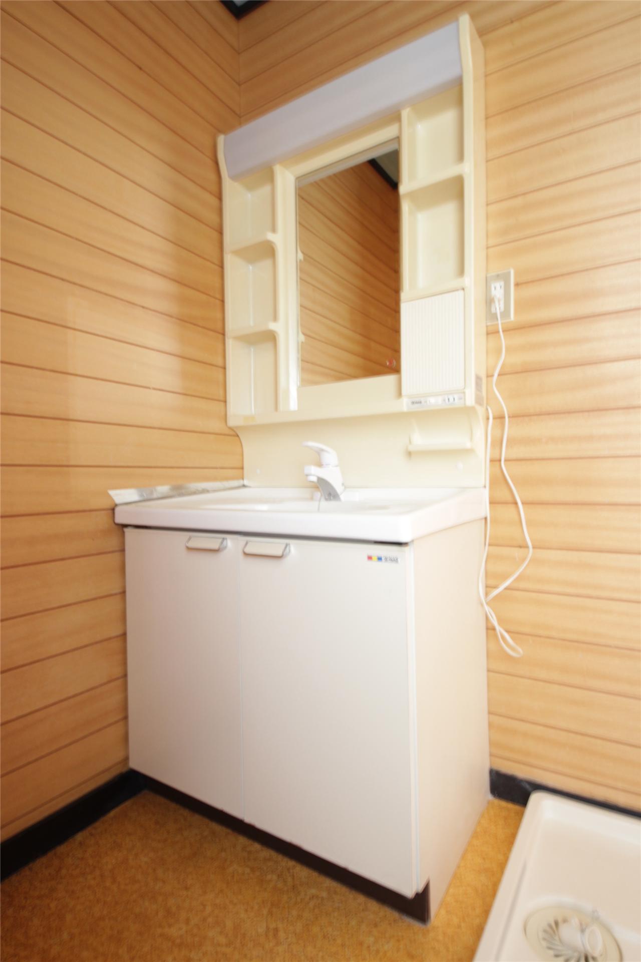 洗面設備　大きな洗面台あります！