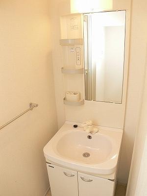 洗面設備　スペースが確保できる洗面所です