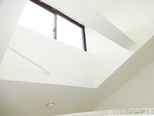 その他設備　天井高が結構あるので開放的です♪