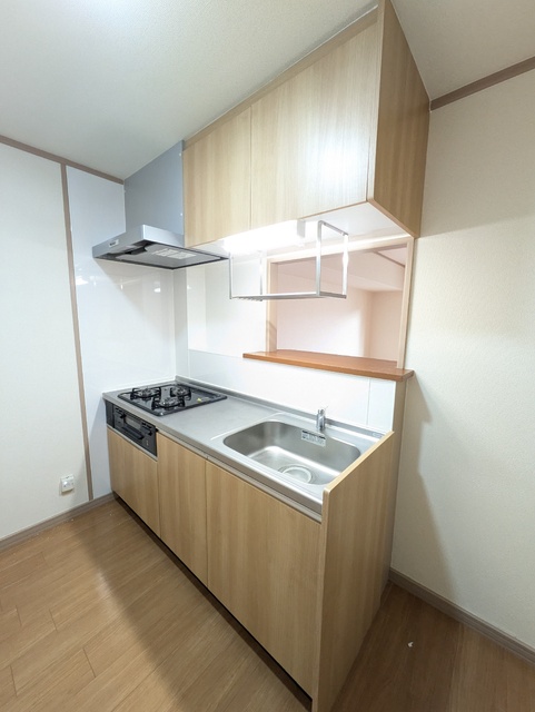 キッチン　★吊戸棚付きのキッチン★※清掃前の写真です