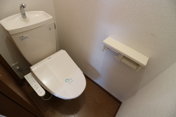トイレ　温水洗浄便座