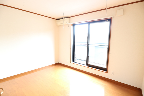 居室・リビング　明るい洋室です