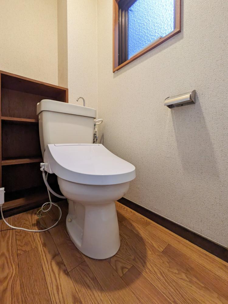 トイレ　残置物：温水洗浄便座