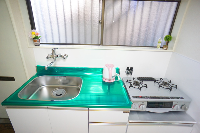 キッチン　２口ガスコンロ設置済！お引越し後すぐにお料理できます！