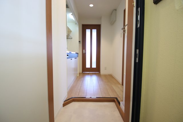 玄関　※別部屋の参考写真のため、現状優先です。