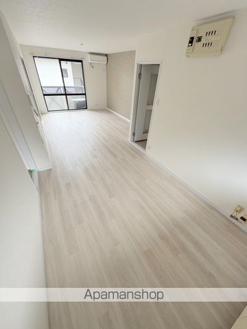 ローゼヒダカの居間写真