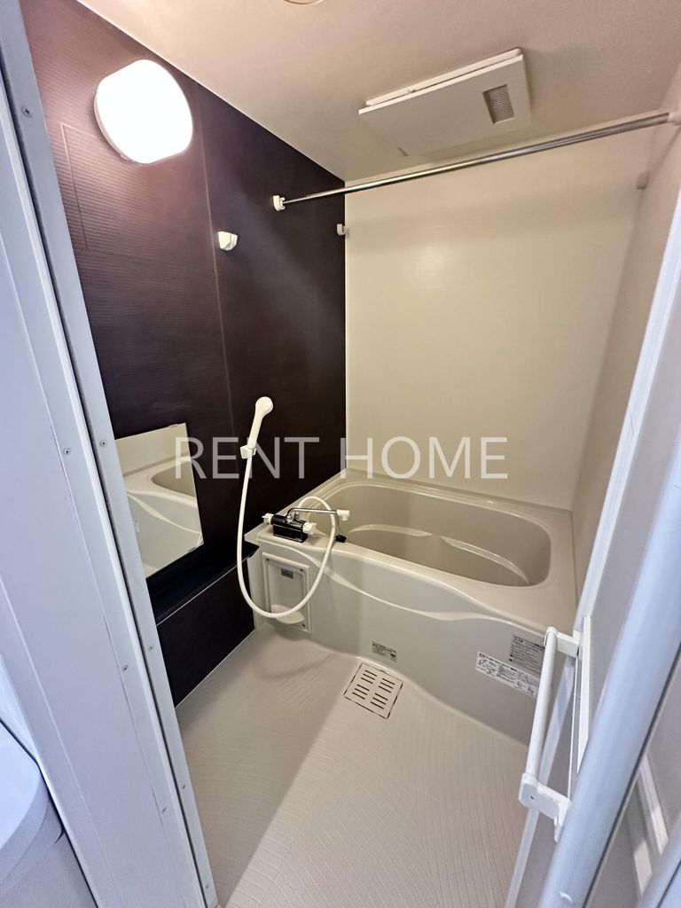 バス・シャワールーム　浴室乾燥機付のお風呂です。