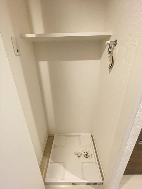 玄関　洗濯機置場