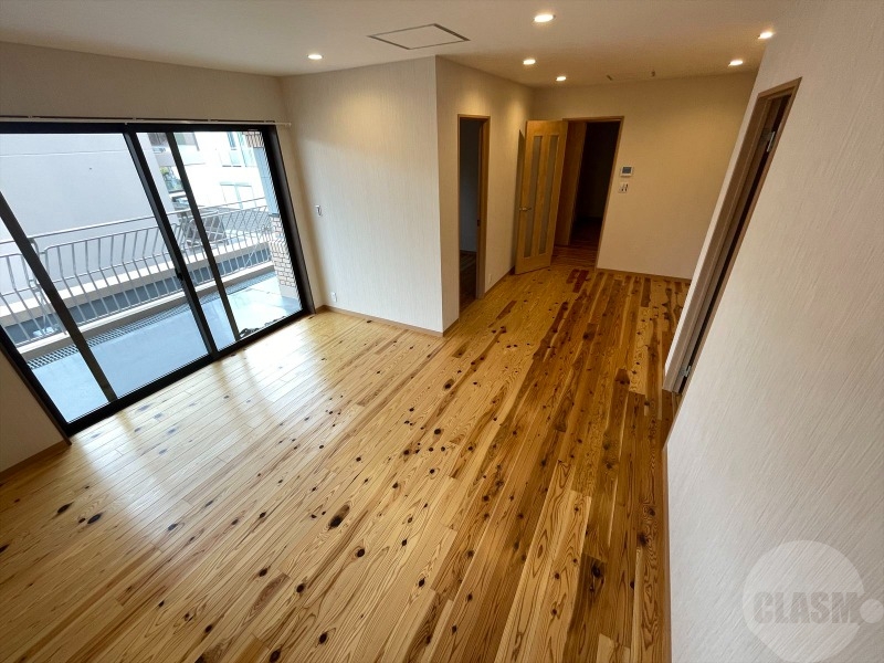 居室・リビング　広々としたリビング