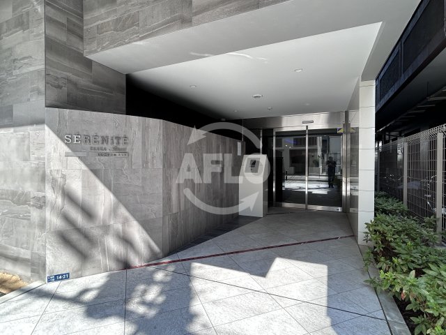 エントランス　セレニテ江坂ミラク　エントランス