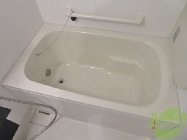 バス・シャワールーム　追い焚き機能がついているのでいつでも温かいお風呂に入れます。