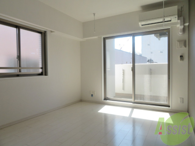 居室・リビング　光が差し込む素敵なお部屋です。角部屋で２面採光ですよ。