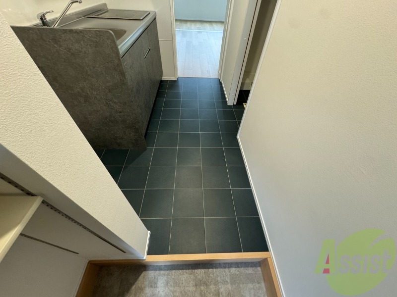 玄関　玄関から撮影しました。明るい印象ですね。