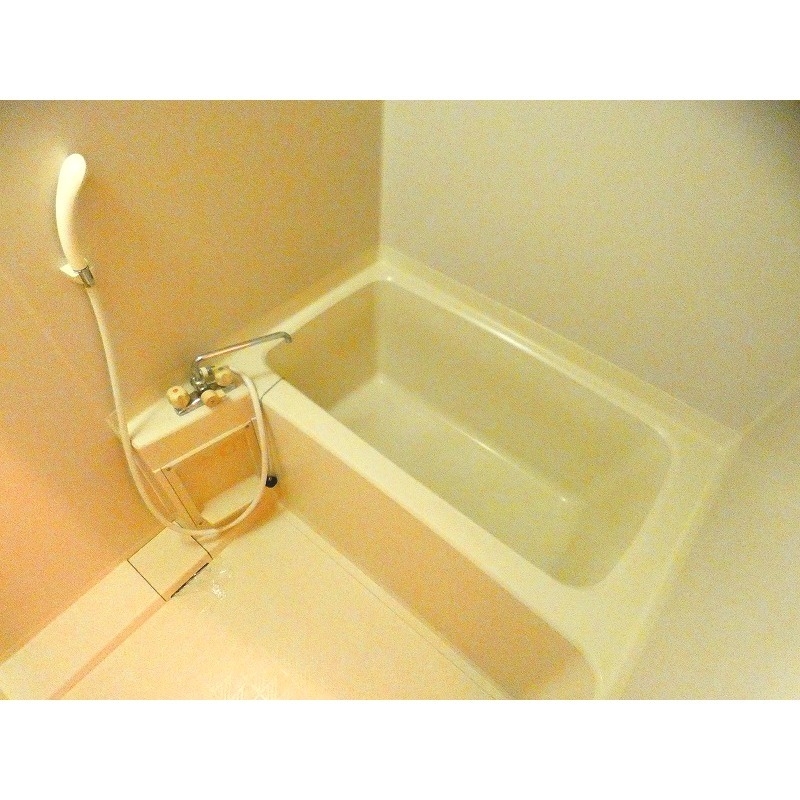 バス・シャワールーム　ワイドな浴槽