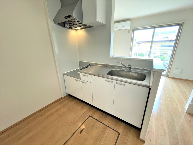 キッチン　対面型キッチンはおしゃべりしながら料理を楽しめます