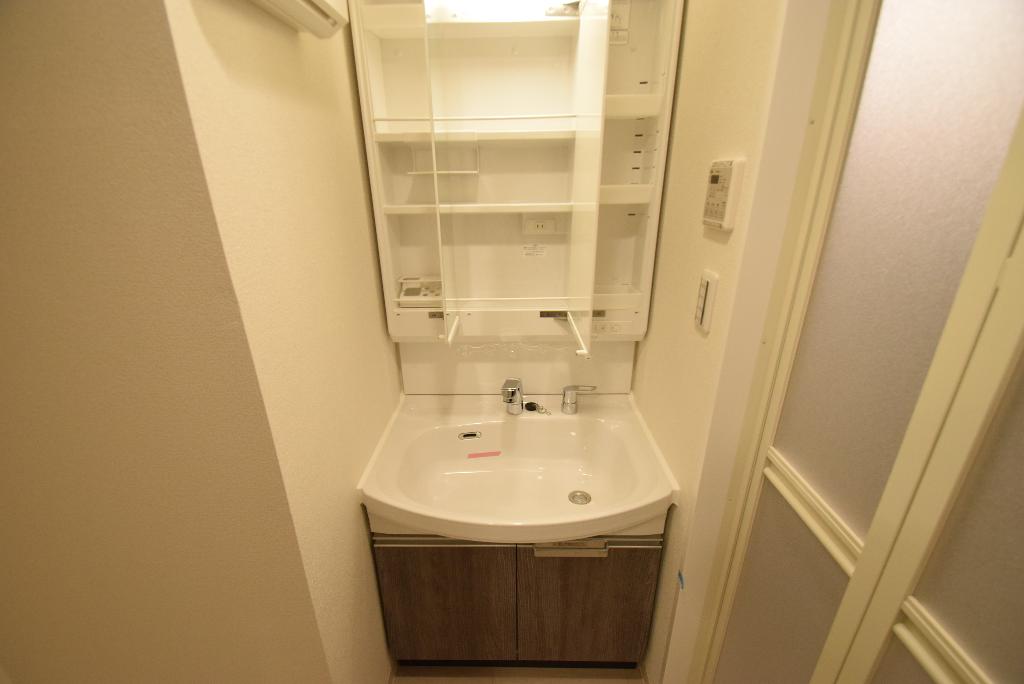 洗面設備　洗髪洗面化粧台