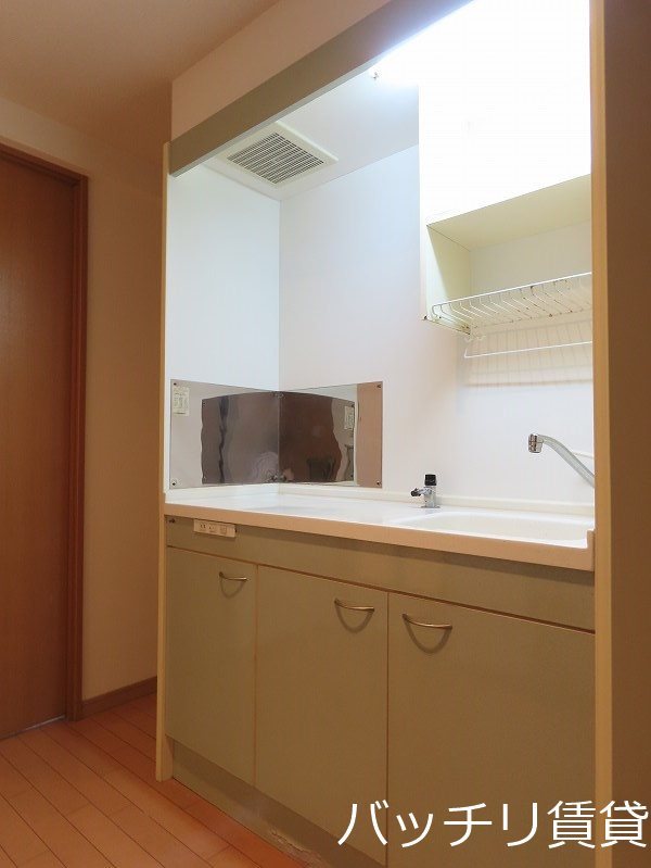 キッチン　同型タイプの為、現状を優先いたします。