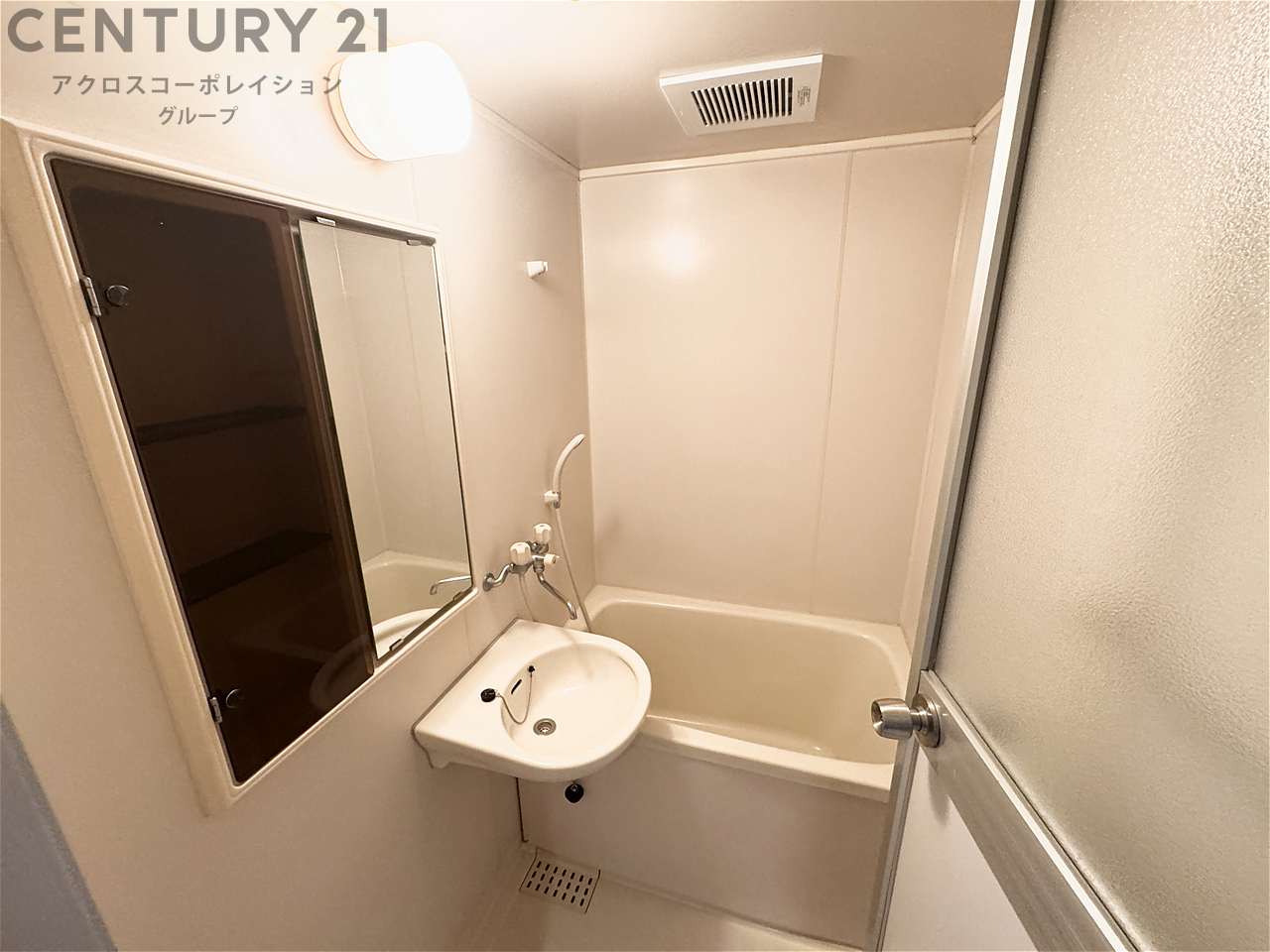 バス・シャワールーム　シンプルで機能的な浴室です！