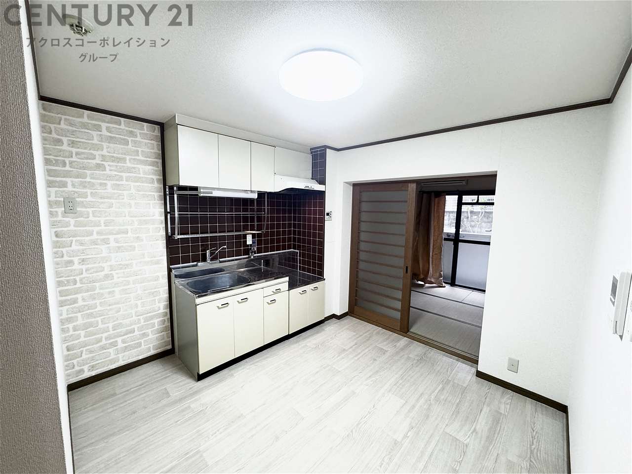 居室・リビング　落ち着いたカラーのリビングです！