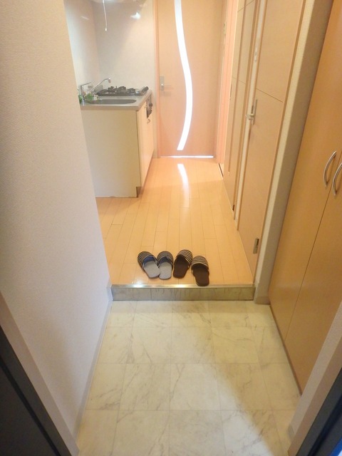 玄関　同間取・別号室