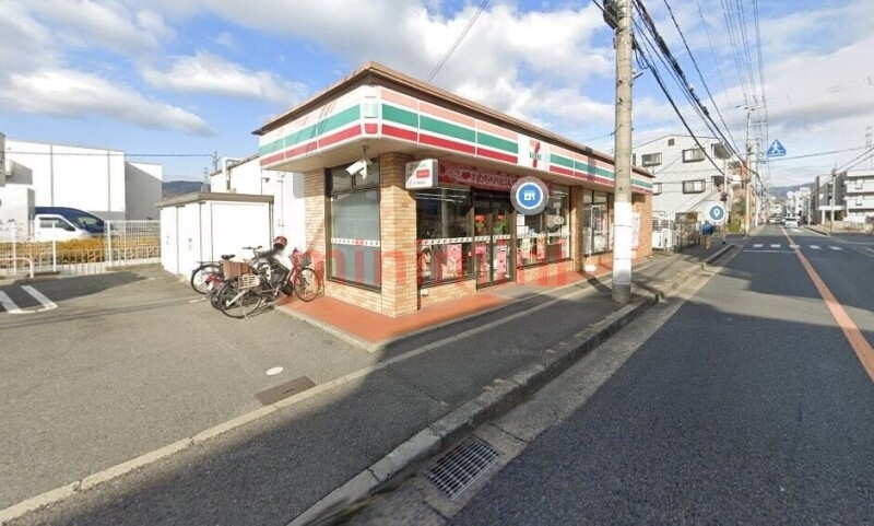 コンビニ　セブンイレブン高槻大蔵司2丁目店（コンビニ）まで351m