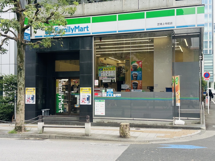 コンビニ　ファミリーマート芝増上寺前店（コンビニ）まで150m