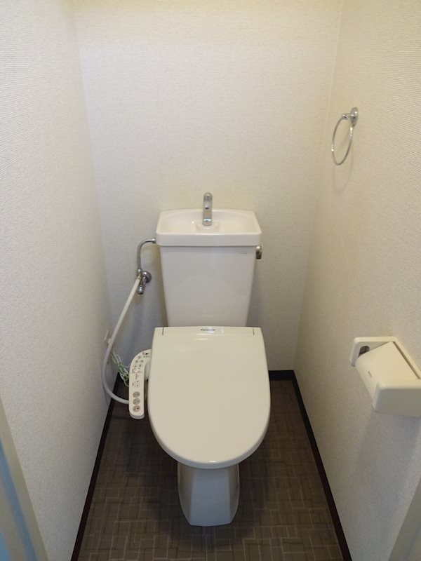 トイレ　ウォシュレットつきます