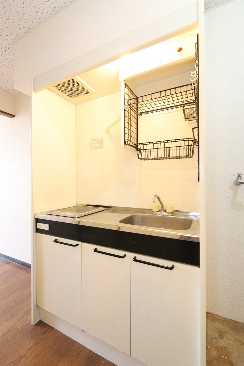 キッチン　清潔感のある白のキッチンです！IHコンロ付♪