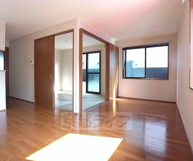 居室・リビング　広いリビングです。